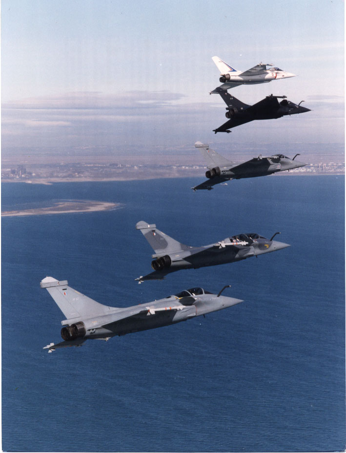 De haut en bas : le demonstrateur, 2 rafales C, un B et un M